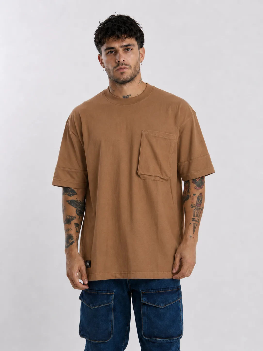 Camiseta oversize con bolsillo