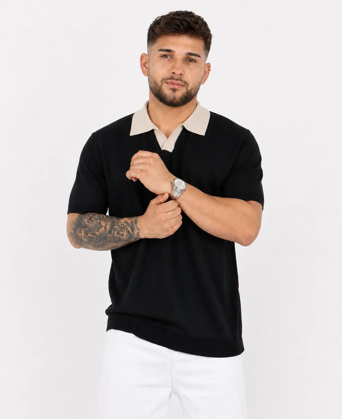 Color Negro con cuello blanco